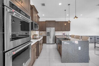 865 SW 113th Ln in Pembroke Pines, FL - Building Photo - Building Photo