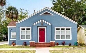 300 Mary Ave in New Smyrna Beach, FL - Building Photo