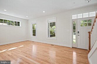 922 Waterview Dr in Crownsville, MD - Building Photo - Building Photo