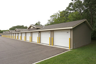 Oaks at Bentonshire in St. Cloud, MN - Foto de edificio - Building Photo