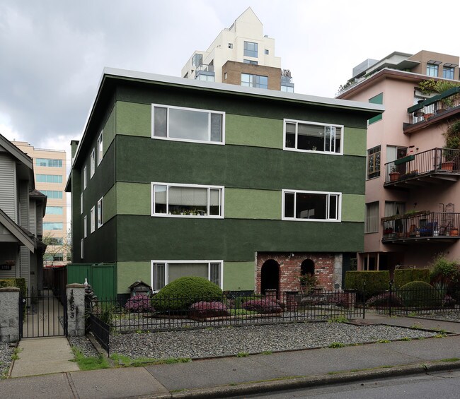 1275 W 10th Ave in Vancouver, BC - Building Photo - Primary Photo