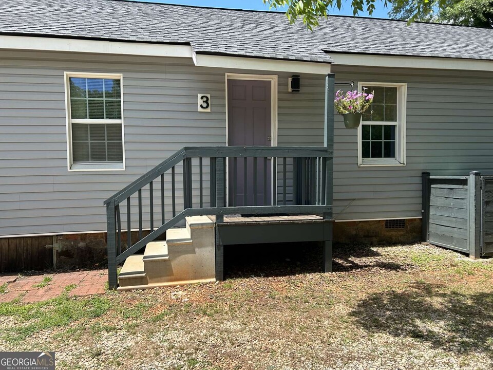 219 W Oak St in Griffin, GA - Building Photo