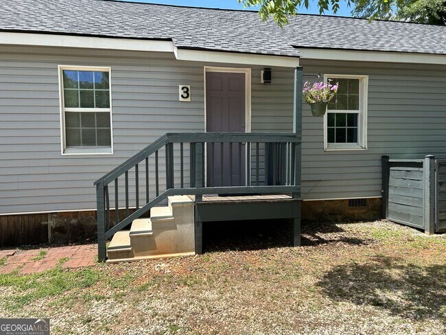 property at 219 W Oak St