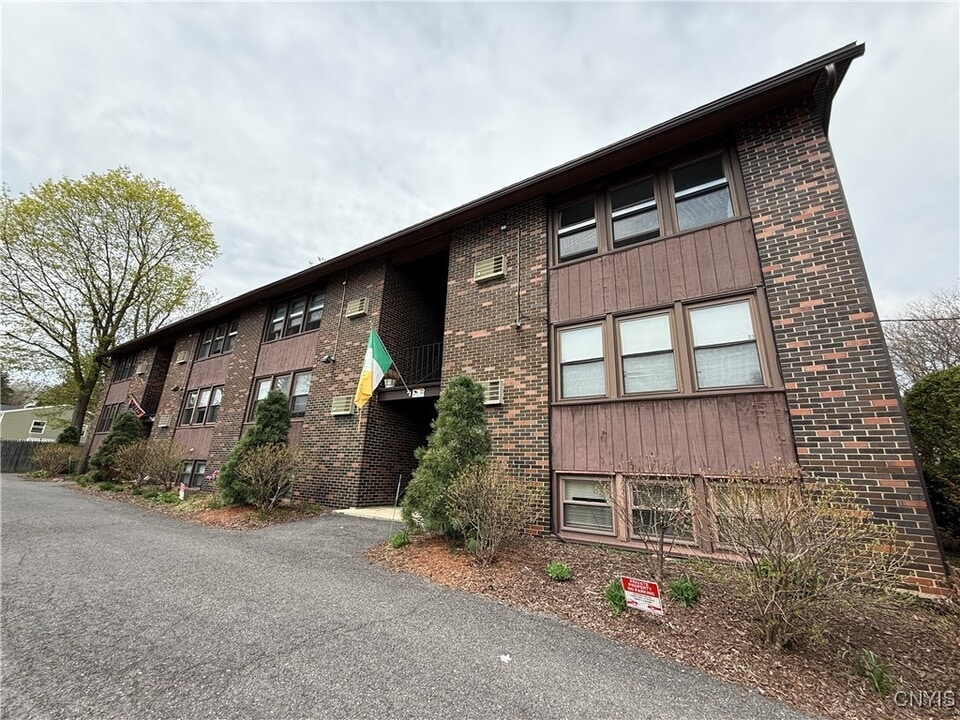 120 Hasbrouck St in Syracuse, NY - Building Photo