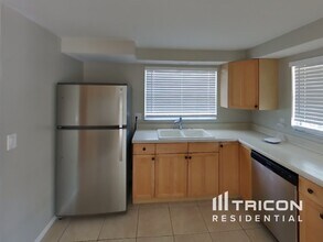 3036 Regatta Dr in Sarasota, FL - Foto de edificio - Building Photo