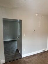 1305 Airbrake Ave, Unit 1305 in Turtle Creek, PA - Foto de edificio - Building Photo