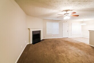 581 Shadow Valley Ct in Lithonia, GA - Foto de edificio - Building Photo