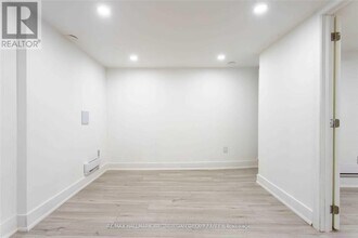 138 Booth Ave in Toronto, ON - Building Photo - Building Photo