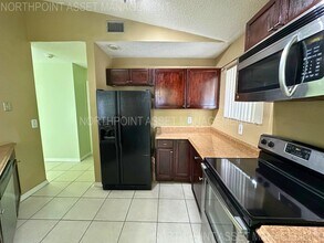 2410 SW 87th Terrace in Miramar, FL - Building Photo - Building Photo