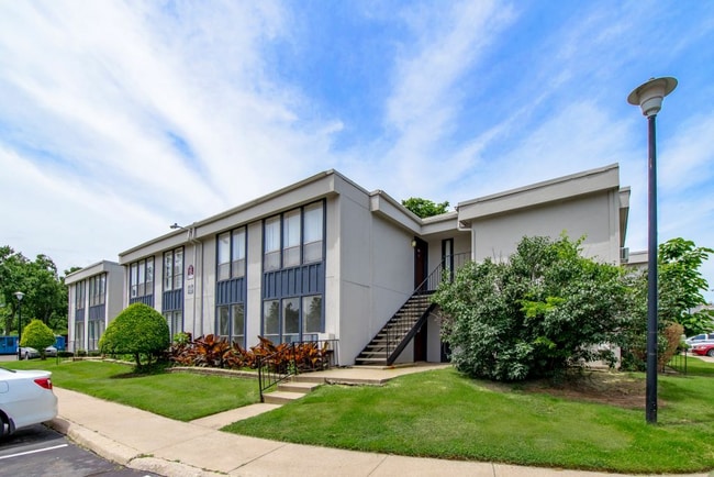 5560 Medical Center Apartments in Oklahoma City, OK - Foto de edificio - Building Photo