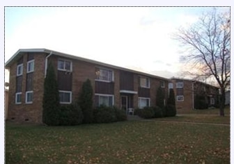 2214 Freeway Dr in Bloomer, WI - Foto de edificio
