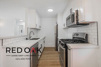 2244 S Western Ave, Unit 5 in Los Angeles, CA - Building Photo - Building Photo