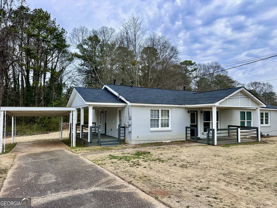 5743 Old Gordon Rd in Mableton, GA - Building Photo