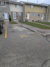 423 Westwood Dr in Kitchener, ON - Building Photo - Building Photo