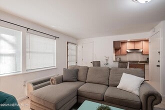 4 20th Ave S, Unit LOWER UNIT in Jacksonville Beach, FL - Building Photo - Building Photo