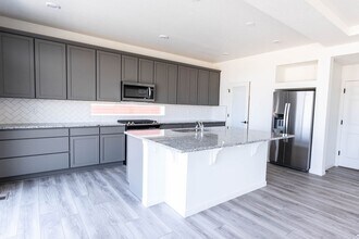 1047 Highlands Dr in Erie, CO - Building Photo - Building Photo