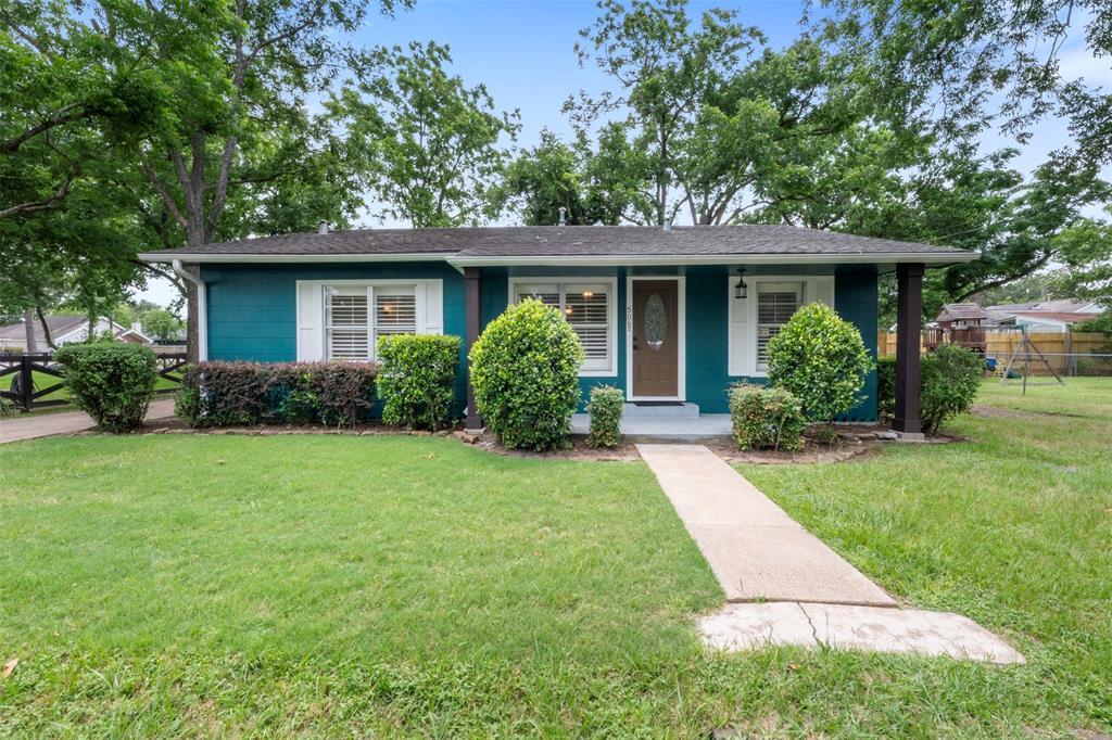 506 S Oak St in Tomball, TX - Building Photo