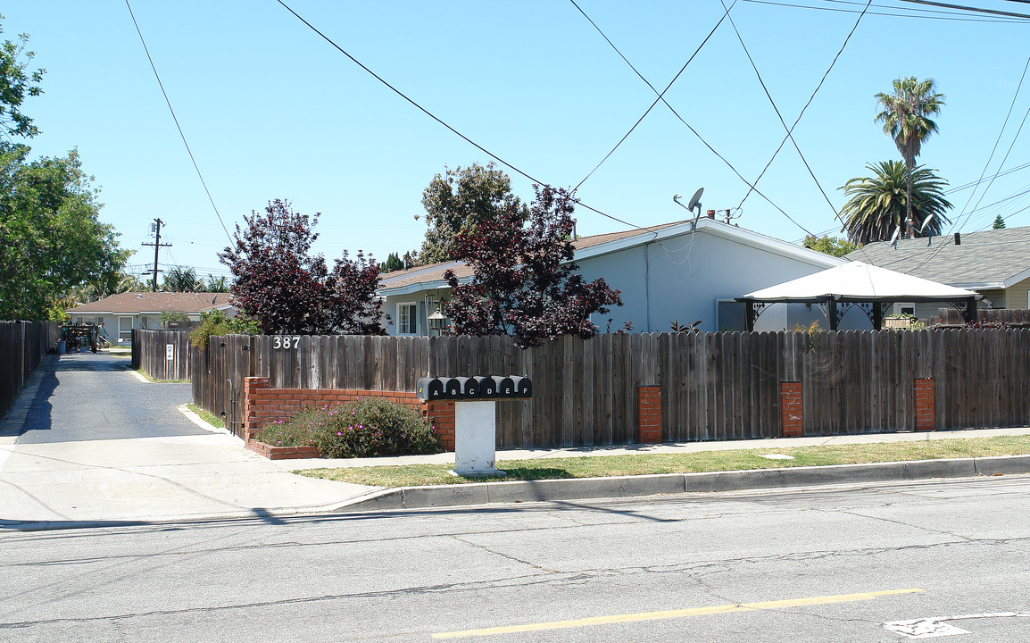 387 E 18th St in Costa Mesa, CA - Building Photo