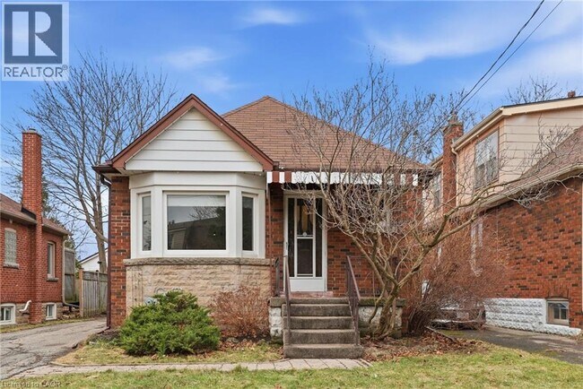 105 Longwood Rd N in Hamilton, ON - Building Photo - Building Photo