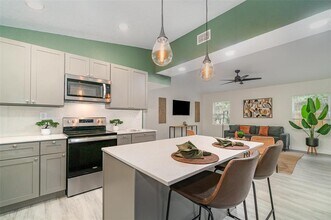 2524 Dellwood Dr in Orlando, FL - Building Photo - Building Photo