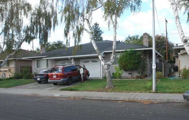 1180-1182 White Dr in Santa Clara, CA - Foto de edificio - Building Photo