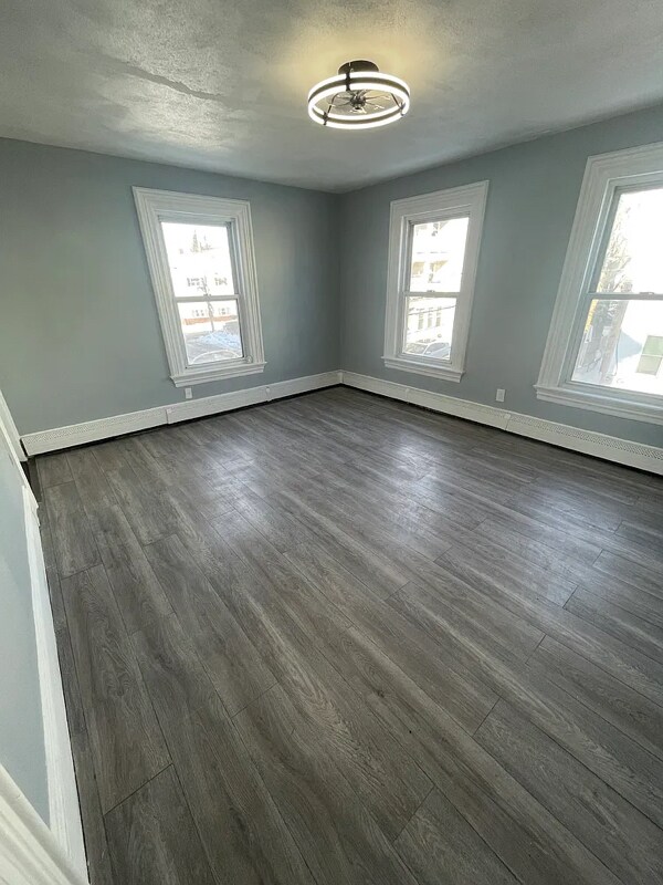 8 Bagley St in Pawtucket, RI - Foto de edificio - Building Photo