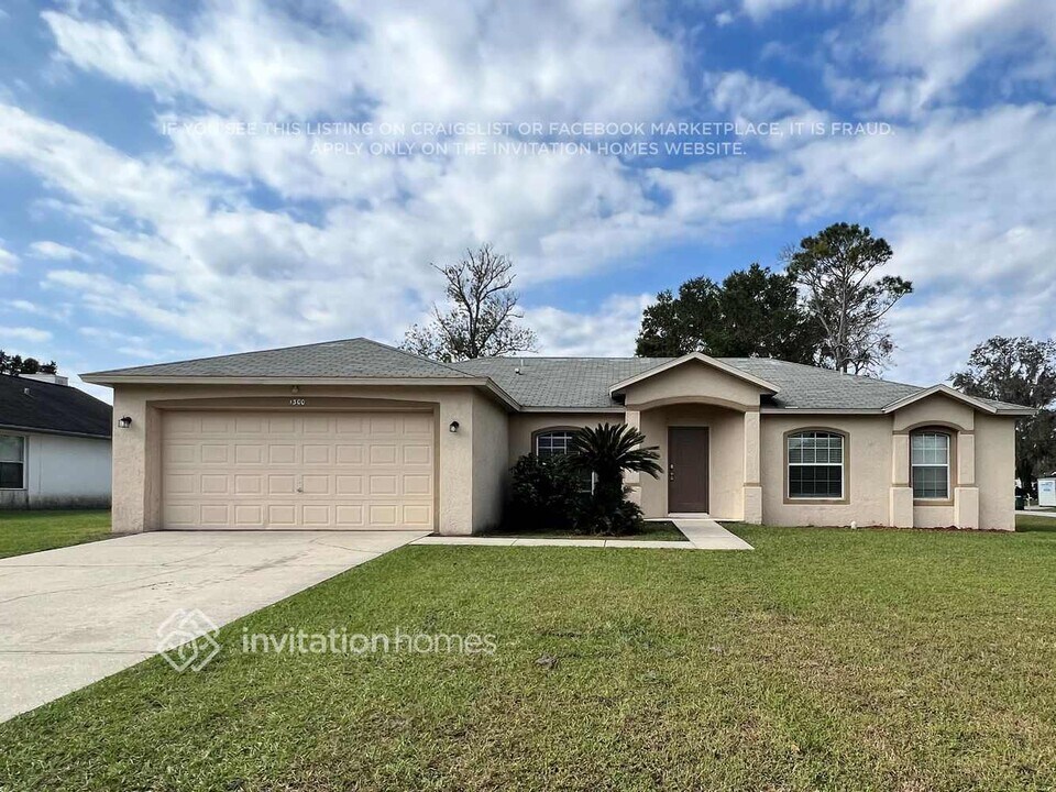 1300 Navarre Dr in Deltona, FL - Building Photo