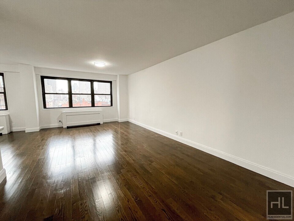 E 88th St in New York, NY - Building Photo