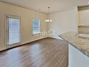 697 Woodall Rd in Stockbridge, GA - Foto de edificio - Building Photo