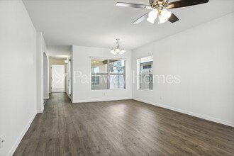 207 W Latona Rd in Phoenix, AZ - Foto de edificio - Building Photo