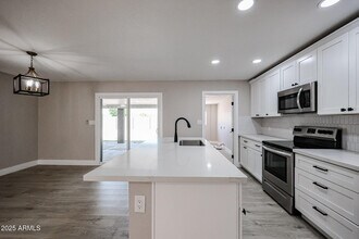 8620 E Holly St in Scottsdale, AZ - Building Photo - Building Photo