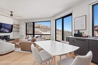119 Wood Rd, Unit 206 in Snowmass Village, CO - Foto de edificio - Building Photo