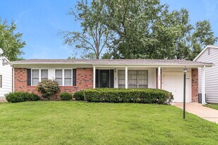 2250 Briarcrest Dr in Florissant, MO - Building Photo