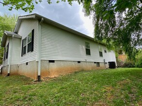 230 Craggy St in Black Mountain, NC - Building Photo - Building Photo