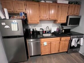 67 Park Dr, Unit C in Boston, MA - Foto de edificio - Building Photo