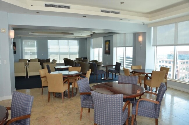 350 SE 2nd St, Unit 2280 in Fort Lauderdale, FL - Building Photo - Building Photo