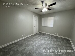 11122 Belair Dr-Unit -4 in San Antonio, TX - Building Photo - Building Photo