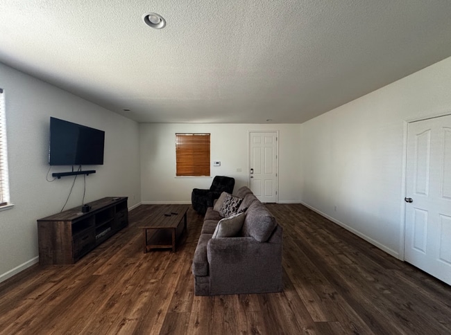 3619 Kim Way in Yuba City, CA - Building Photo - Building Photo