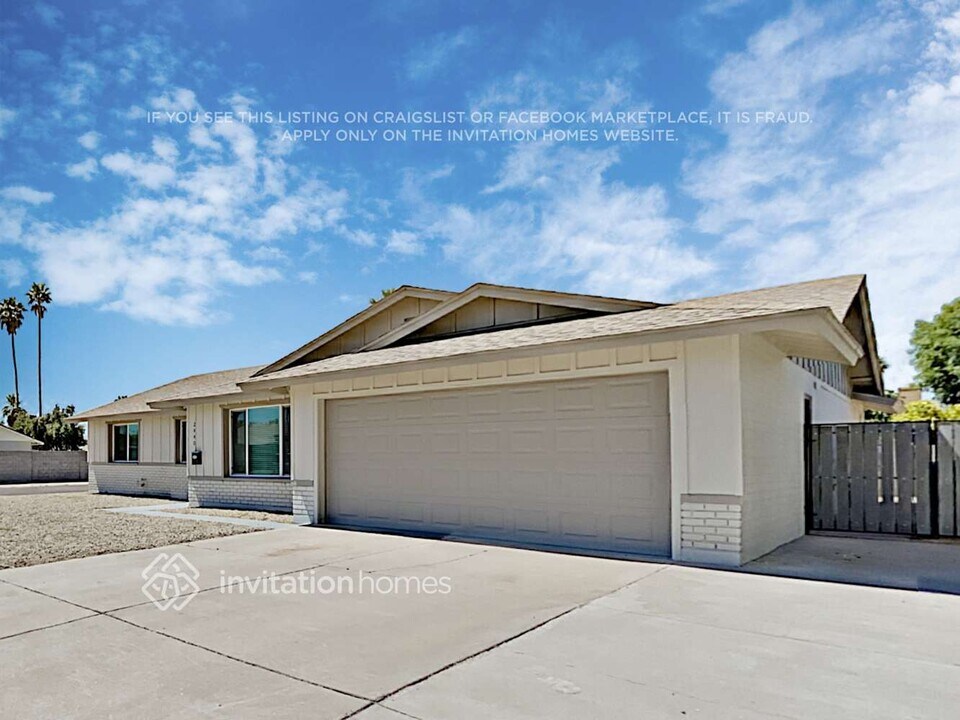 2440 E Manhatton Dr in Tempe, AZ - Foto de edificio