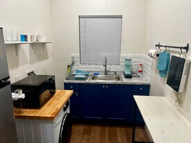 21825 Valerio St in Los Angeles, CA - Building Photo