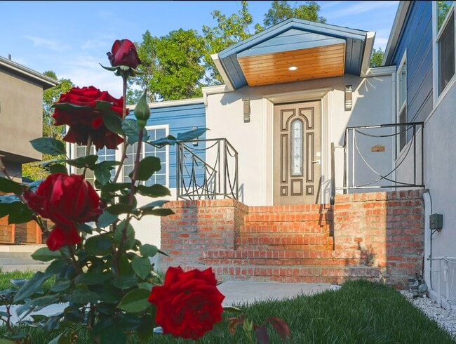 4246 Hazel Kirk Dr in Los Angeles, CA - Foto de edificio - Building Photo