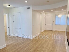 16123 W Sunset Blvd in Pacific Palisades, CA - Building Photo - Building Photo