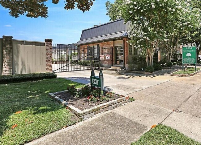 2425 Underwood St photo'