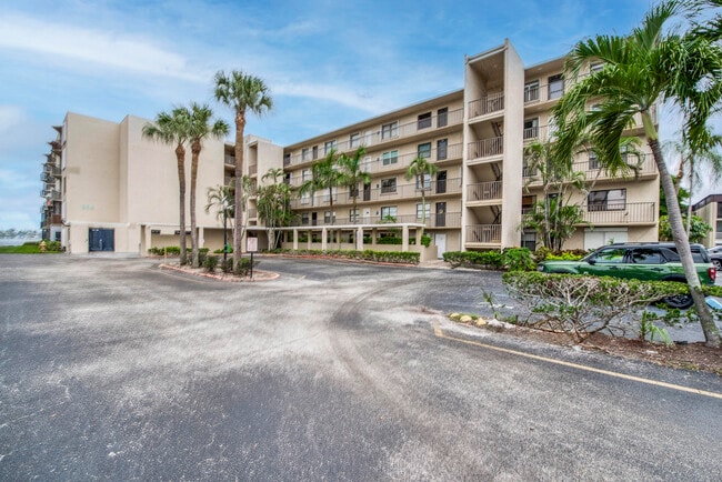 property at 896 N Federal Hwy