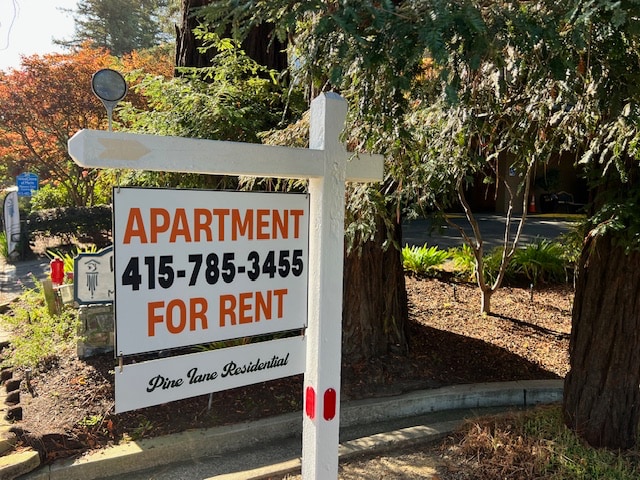 1115 Sir Francis Drake Blvd in Kentfield, CA - Foto de edificio - Building Photo