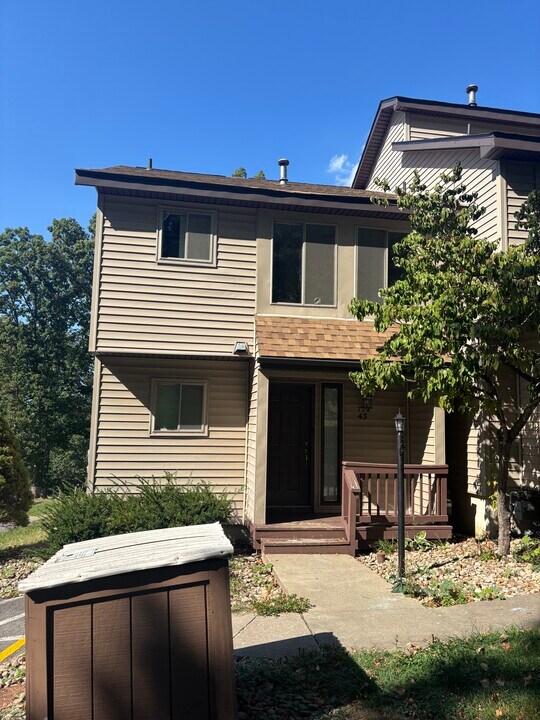 704 White Tail Way in Morgantown, WV - Foto de edificio