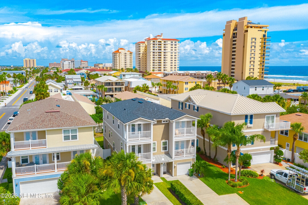 139 14th Ave S in Jacksonville Beach, FL - Building Photo