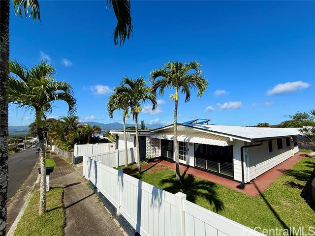 2422 Anihinihi St in Pearl City, HI - Foto de edificio