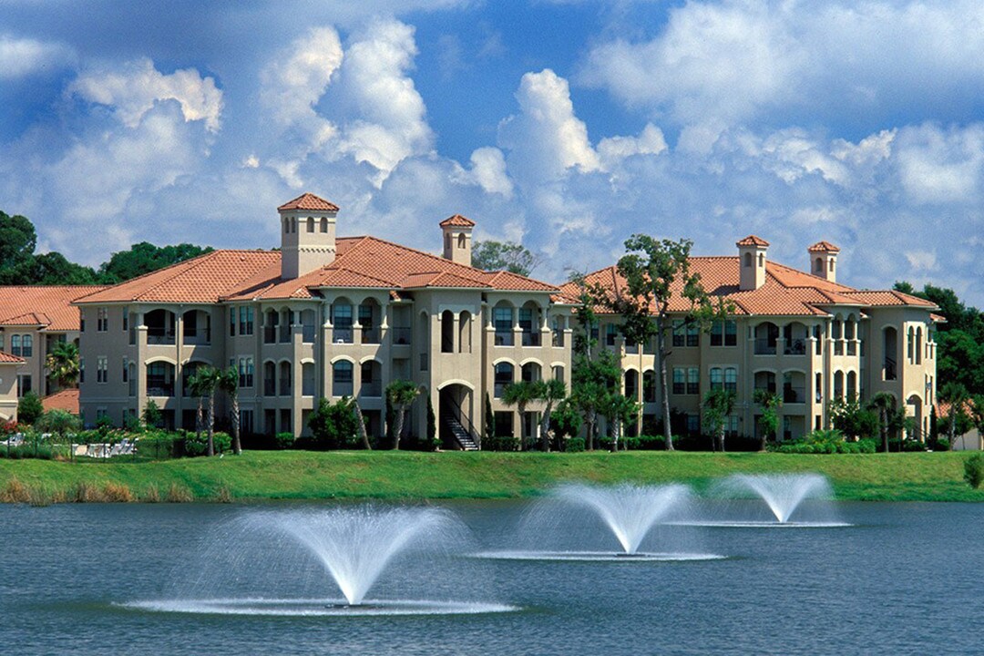 Village on the Lake in Houston, TX - Foto de edificio