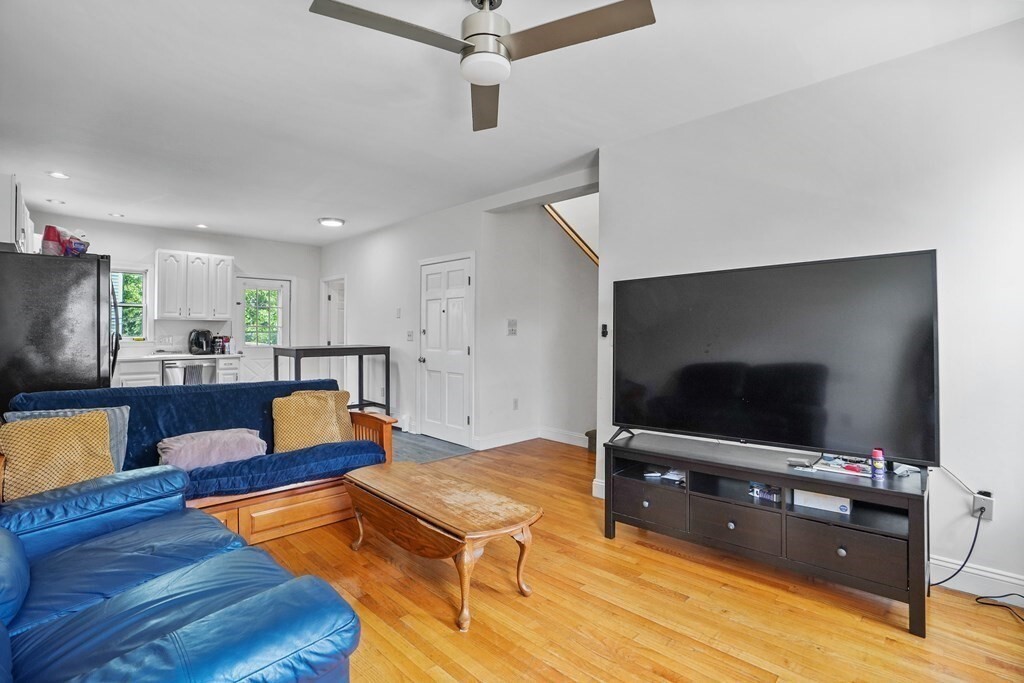 140 D St, Unit 2 in Boston, MA - Building Photo